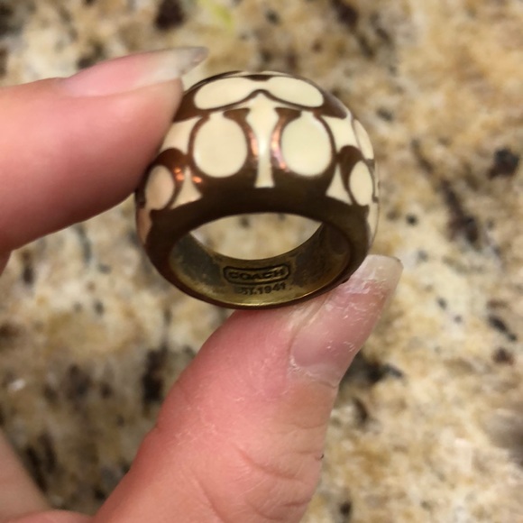 Coach ring - Picture 2 of 2